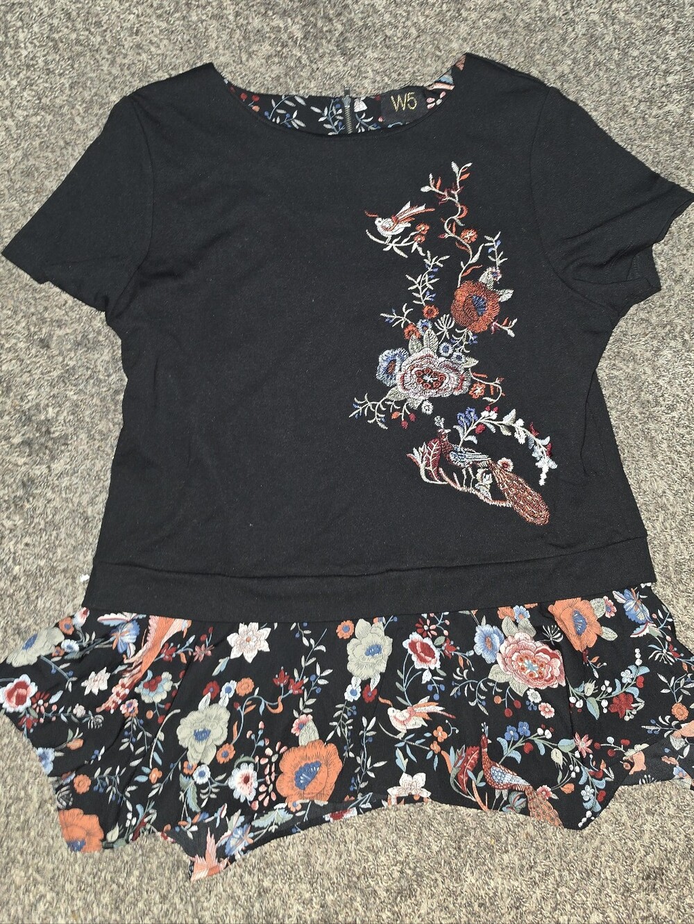 W5 Black Embroidered Peacock Hummingbird Ruffle Hem Top M